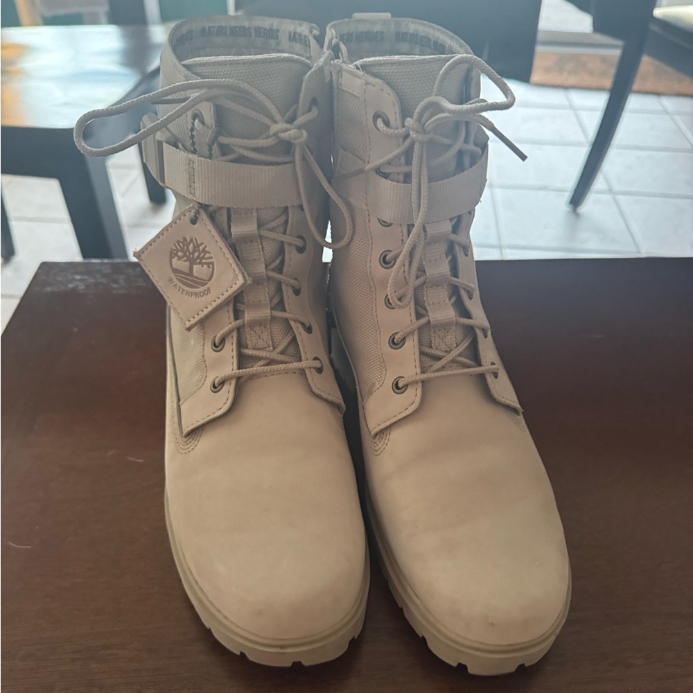 Women’s TimberLand 9.5